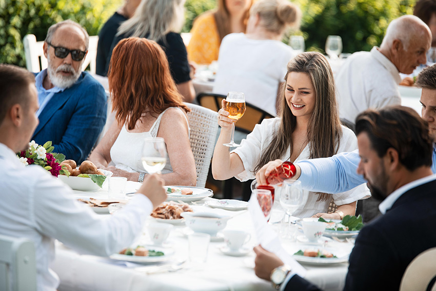 Jente, skåler, sommerfest, selskap, Simenstad gard